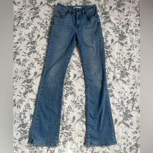 Levi’s 725 High Rise Bootcut Jeans